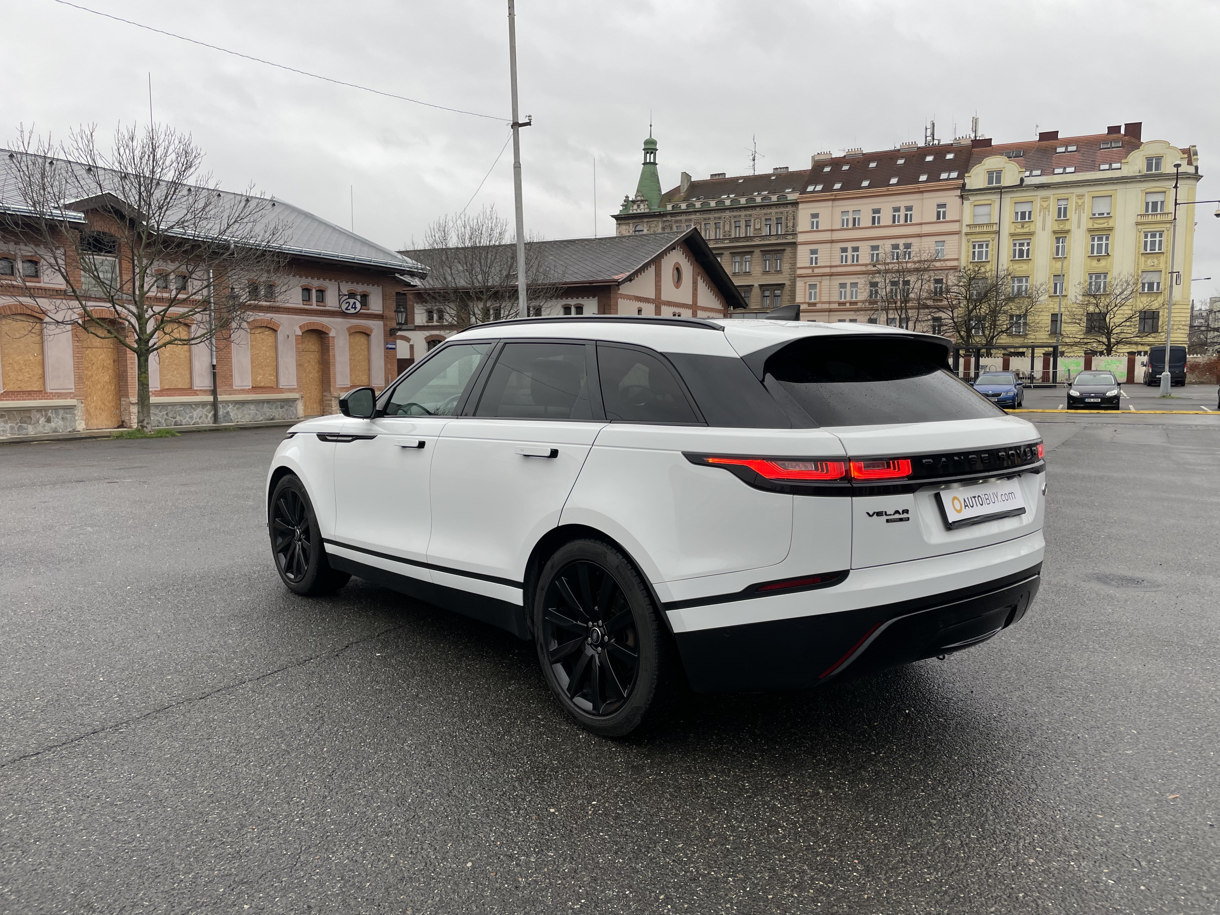 Range Rover Velar D 300 SE AWD AUT | ojeté české auto skladem | luxusní naftové SUV | 300 koní | super výbava | skvělá cena 899.000,- Kč bez DPH | nákup online na AUTOiBUY.com